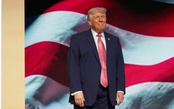 Σχέδιο εξόδου από τις ΗΠΑ: Ο Τραμπ εξετάζει τερματισμό του πολέμου με κλειστά τα Στενά του Ορμούζ