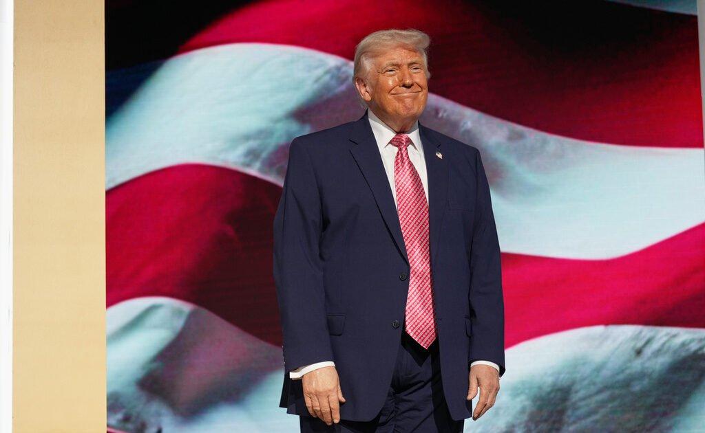 Σχέδιο εξόδου από τις ΗΠΑ: Ο Τραμπ εξετάζει τερματισμό του πολέμου με κλειστά τα Στενά του Ορμούζ