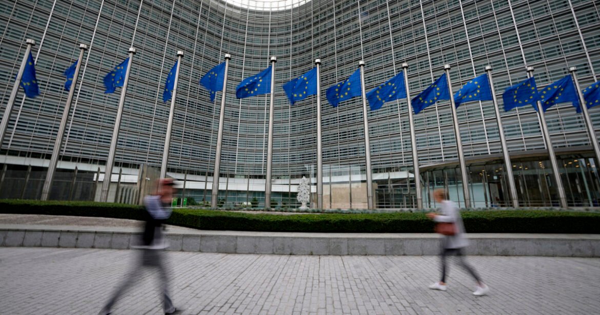 Politico: Σχέδια για περιορισμούς στην κατανάλωση καυσίμων επεξεργάζονται στις Βρυξέλλες