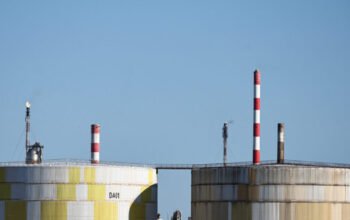 Συγκρατημένη άνοδος στο πετρέλαιο ενώ τα καύσιμα «καλπάζουν» – Θα έρθει ώρα που η αγορά δεν θα αντιδρά στα tweet του Τραμπ, λένε αναλυτές