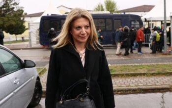 Την ίδρυση νέου κόμματος ανακοίνωσε η Καρυστιανού