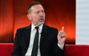 Στουρνάρας: Δύσκολη αλλά όχι απίθανη η ύφεση στην Ελλάδα λόγω πολέμου