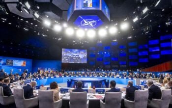 Μπορεί ο Τραμπ να αποσύρει τις ΗΠΑ από το ΝΑΤΟ – Τι ισχύει