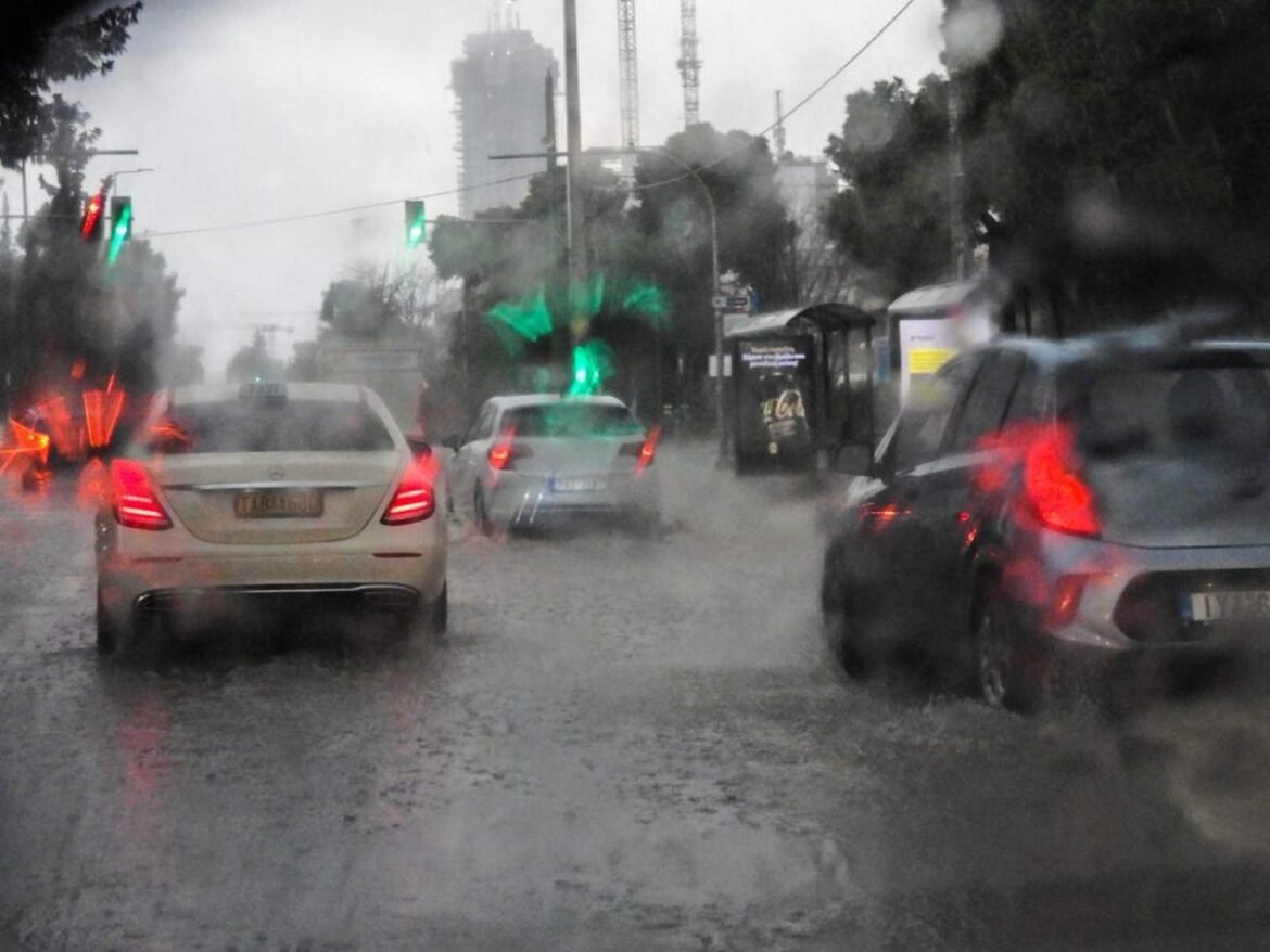 Συνεχίζεται η κακοκαιρία «Erminio»: Πάνω από 133 κλήσεις στην Πυροσβεστική στην Αττική – Κυκλοφοριακές