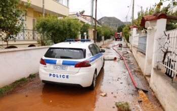 Κακοκαιρία Erminio: «Η απώλεια ζωής επισκιάζει τις καταστροφές που έχουμε» λέει ο δήμαρχος Μαραθώνα –