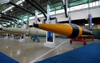 Αποκάλυψη CNN: Άθικτη η μισή στρατιωτική ισχύς του Ιράν – Έτοιμα χιλιάδες drones καμικάζι για επίθεση