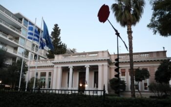 Παραιτήθηκαν Κεφαλογιάννης, Τσιάρας και Βαρτζόπουλος