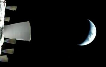 Σε τροχιά για τη σκοτεινή πλευρά της Σελήνης οι αστροναύτες του Artemis II