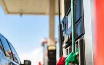 Πάσχα με ντίζελ σχεδόν 2,5 ευρώ το λίτρο στα νησιά, με τις Κυκλάδες να ηγούνται της κούρσας – Με διαφορά φάσης το όφελος από την επιδότηση