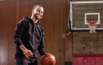 Η Google ετοιμάζει τον ανταγωνιστή του Whoop: Το νέο fitness tracker στον καρπό του Steph Curry