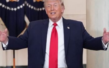 RIA Novosti: Ούτε σεντ για την Ουκρανία στον προϋπολογισμό – «μαμούθ» των ΗΠΑ