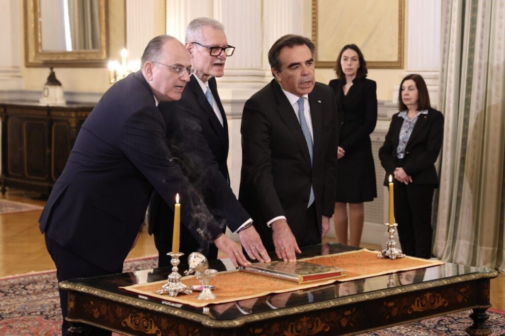 Ορκίστηκαν τα νέα μέλη της κυβέρνησης
