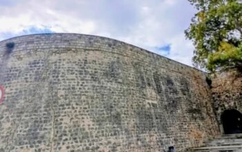 Ηράκλειο: 94χρονος έπεσε από τα τείχη και νοσηλεύεται σε κρίσιμη κατάσταση