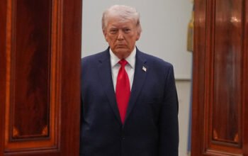 Ξέσπασμα Τραμπ: «Ανοίξτε τα γαμ@@ Στενά του Ορμούζ» – Την Τρίτη θα χτυπήσουμε σφοδρά