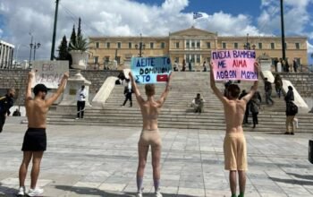 Σύνταγμα: Διαμαρτυρία vegan ακτιβιστών για τη θανάτωση αμνοεριφίων για το Πάσχα