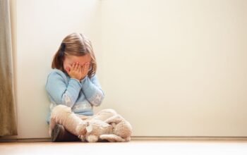 Παιδική κακοποίηση: Το νέο σχέδιο δράσης για τον εντοπισμό και τη διαχείριση ύποπτων περιστατικών