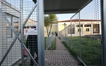 LIVE – Τέμπη: Συνεχίζεται η δίκη με τη διαδικασία των νομιμοποιήσεων