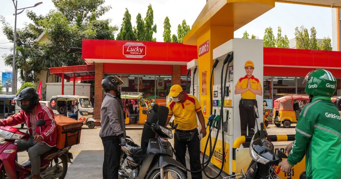 Η αύξηση των τιμών των καυσίμων φέρνει παγκόσμιο πληθωριστικό τσουνάμι – H απειλή για τις ΗΠΑ και τα στοιχεία που περιμένουν οι Κεντρικές Τρ