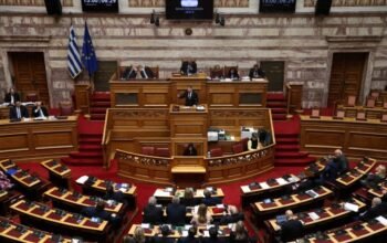Οι αντιδράσεις στην πρόταση για ασυμβίβαστο υπουργού – βουλευτή