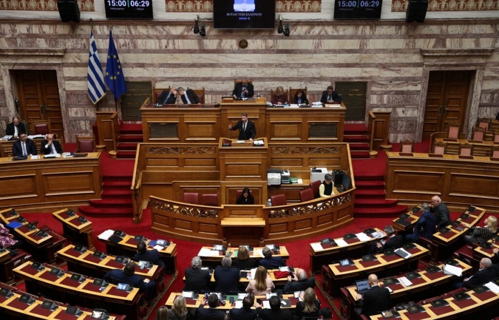 Οι αντιδράσεις στην πρόταση για ασυμβίβαστο υπουργού – βουλευτή