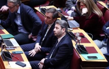 Θα καταθέσει πρόταση δυσπιστίας το ΠΑΣΟΚ; Η πρώτη αντίδραση για το ασυμβίβαστο υπουργού-βουλευτή