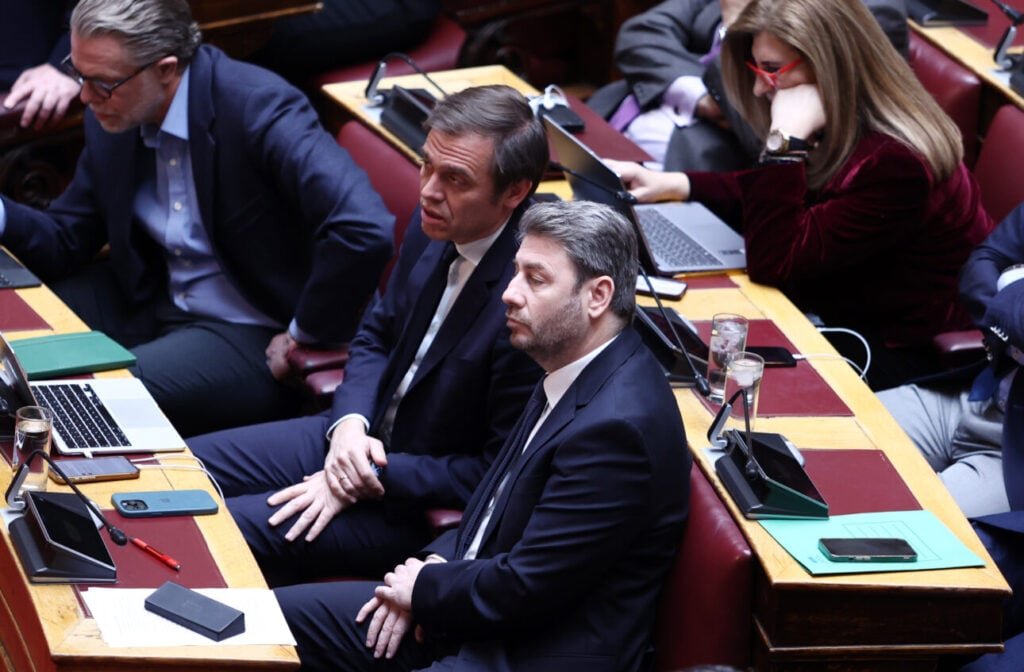 Θα καταθέσει πρόταση δυσπιστίας το ΠΑΣΟΚ; Η πρώτη αντίδραση για το ασυμβίβαστο υπουργού-βουλευτή