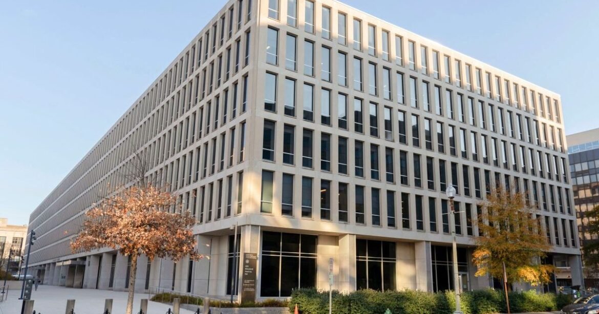 Ο Τραμπ τερματίζει την προστασία των τρανς μαθητών στα σχολεία