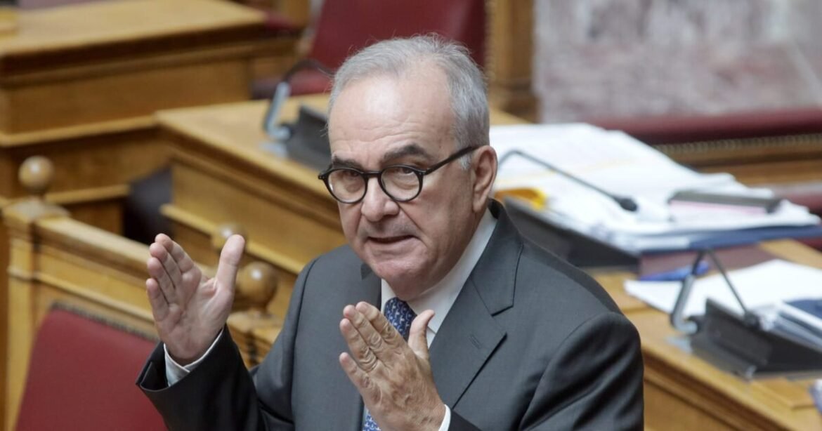 Παπαθανάσης για το νομοσχέδιο: Στόχος η άντληση 7 δισ. ευρώ από το Ταμείο Ανάκαμψης το 2026