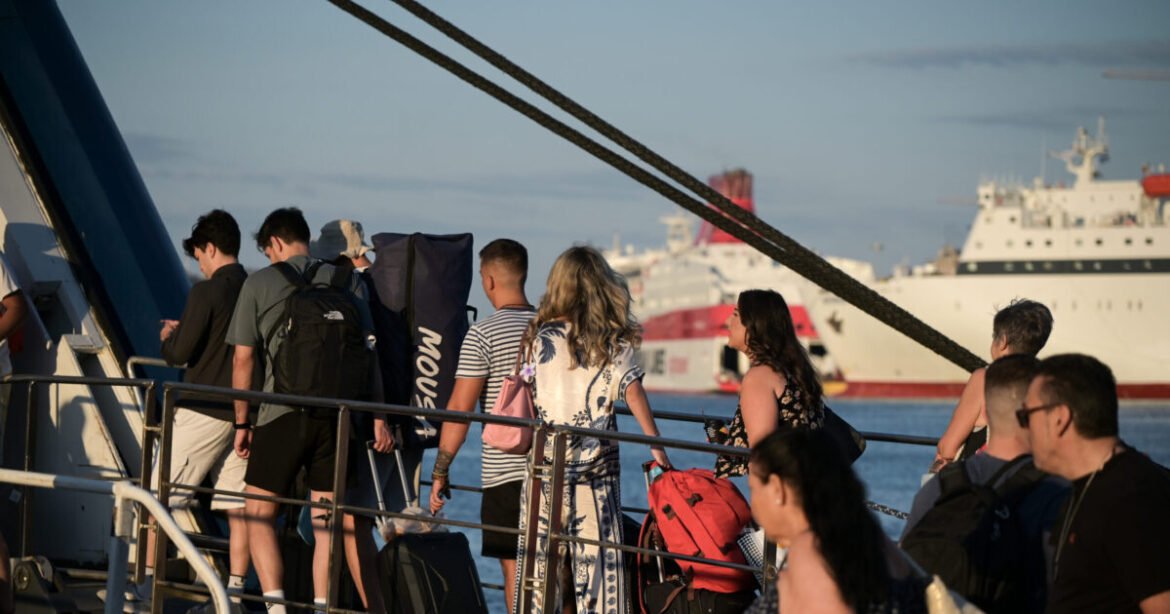 Ανακούφιση για τους νησιώτες τα 22,6 εκατ. ευρώ του Μεταφορικού Ισοδύναμου που καλύπτει ακτοπλοϊκά και αεροπορικά ταξίδια