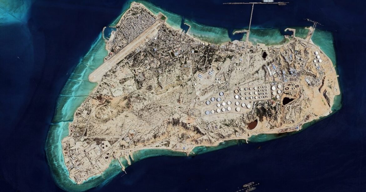 Οι ΗΠΑ χτύπησαν στόχους στο στρατηγικής σημασίας νησί Χαργκ του Ιράν