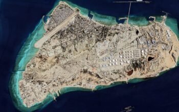 Οι ΗΠΑ χτύπησαν στόχους στο στρατηγικής σημασίας νησί Χαργκ του Ιράν