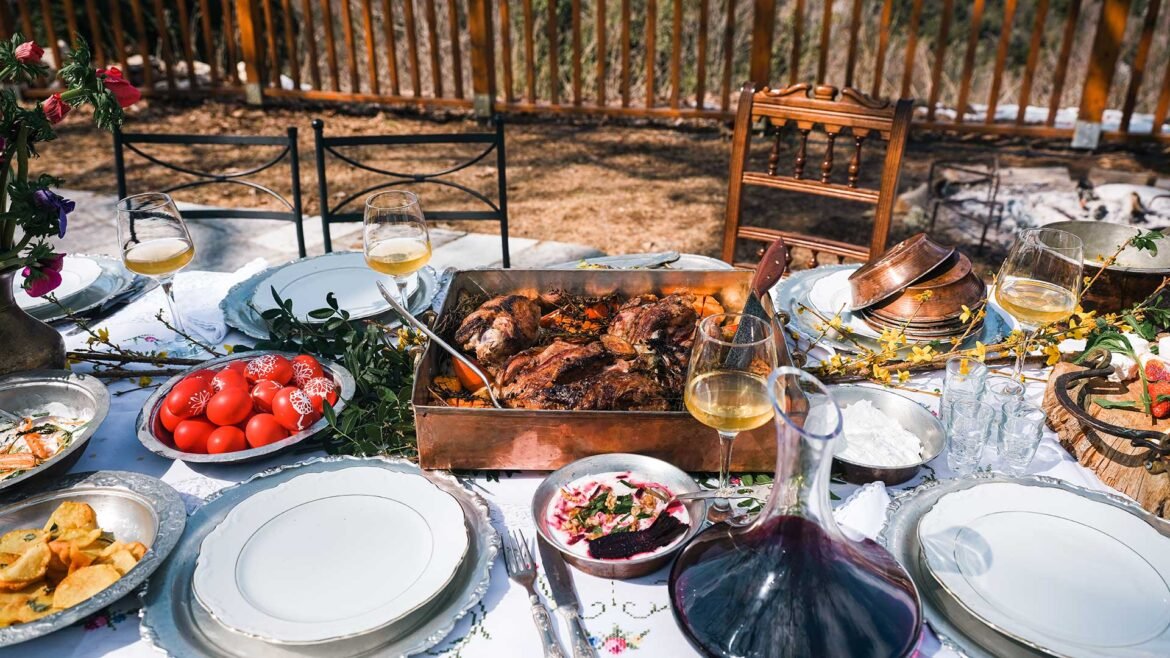 Πασχαλινό τραπέζι: Τι να προσέξετε σε αρνί, κοκορέτσι και αυγά – Χρήσιμες συμβουλές από τον ΕΦΕΤ