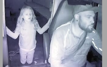 Ανατριχιαστική εικόνα: Η 7χρονη Athena μαζί με τον δολοφονό της λίγα λεπτά πριν την στραγγαλίσει