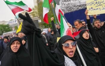 Πανηγυρισμοί στην Τεχεράνη μετά την εκεχειρία – «Ο Τραμπ υποκλίθηκε στο Ιράν»