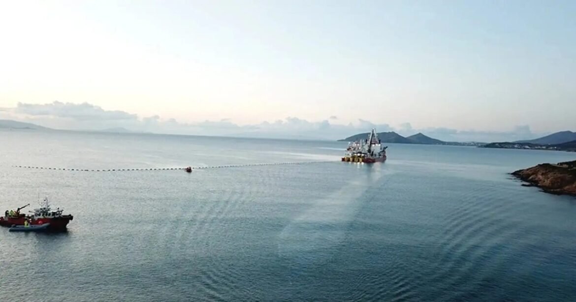 Τα φετινά οδόσημα για τις μεγάλες διασυνδέσεις του ΑΔΜΗΕ – Ωριμάζουν σταδιακά τα νέα έργα με διάφορες χώρες του εξωτερικού