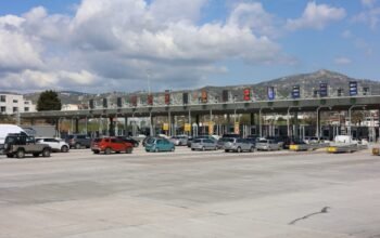 Live η κίνηση: Καθυστερήσεις 45 λεπτών στην Αττική Οδό, στο «κόκκινο» ο Κηφισός και η Λ. Αθηνών