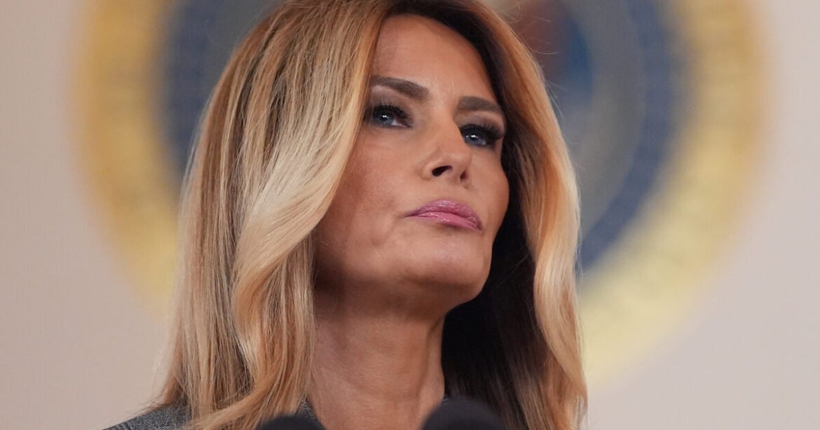 Η Μελάνια αρνήθηκε ότι ο Έπσταϊν τη σύστησε στον Τραμπ: «Κακόβουλες προσπάθειες να με δυσφημίσουν»
