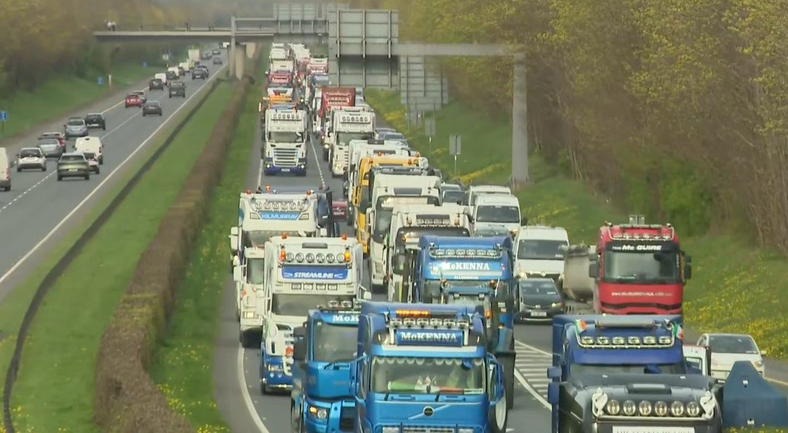 Ιρλανδία: Να «κατεβάσει» στρατό εναντίον των διαδηλώσεων για τα καύσιμα απειλεί η κυβέρνηση