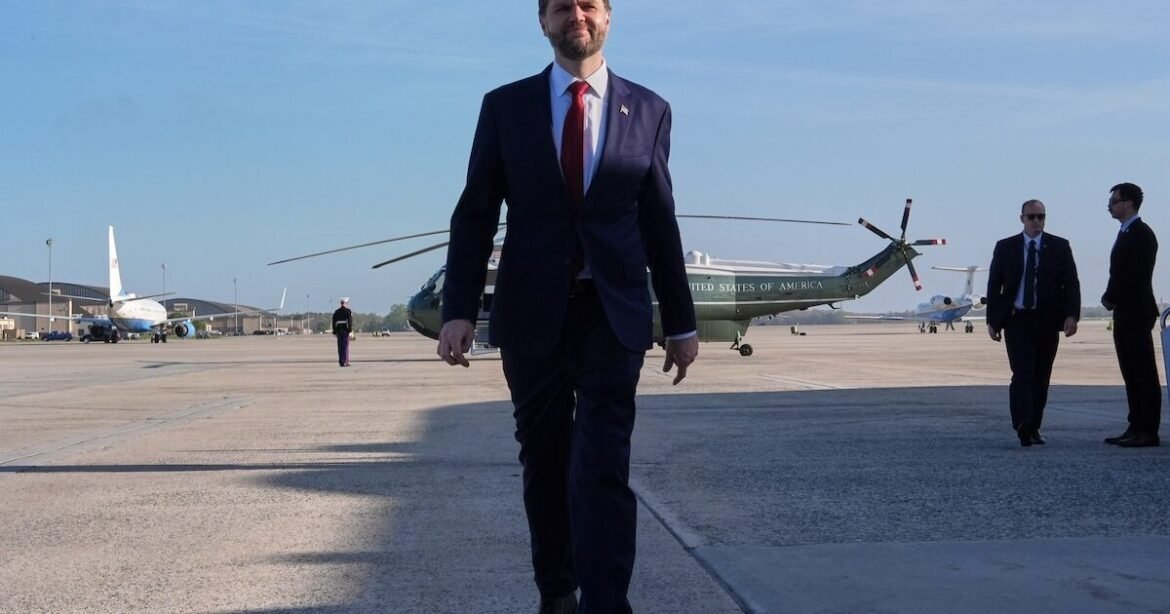 Βανς: «Ανοιχτή χείρα φιλίας αλλά όχι παιχνίδια» – Αυστηρό μήνυμα στο Ιράν πριν από τις ιστορικές συνομιλίες