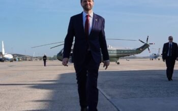 Βανς: «Ανοιχτή χείρα φιλίας αλλά όχι παιχνίδια» – Αυστηρό μήνυμα στο Ιράν πριν από τις ιστορικές συνομιλίες