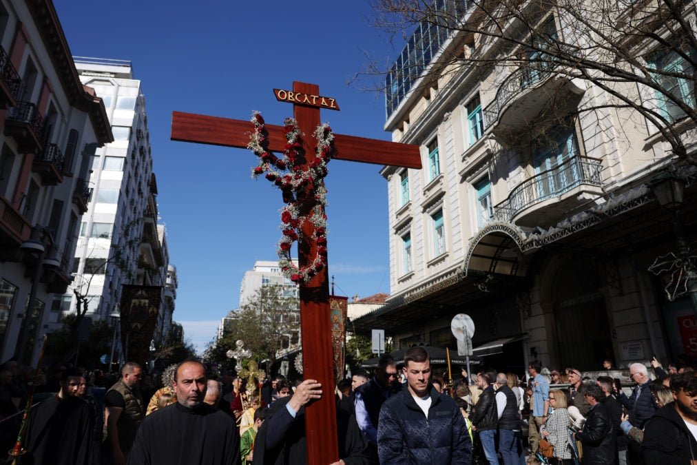 Θεσσαλονίκη: Αντάμωσαν και φέτος πέντε Επιτάφιοι στην πλατεία Αριστοτέλους – ΦΩΤΟ