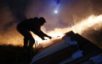 «Δεν είναι παιχνίδι – Δεν είναι αστείο – Δεν είναι παράδοση»: Το βίντεο της ΕΛ.ΑΣ. για τις κροτίδες με.. ακτινογραφίες τραυματιών