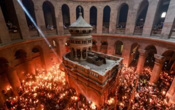 LIVE – Η Τελετή Αφής του Αγίου Φωτός από τα Ιεροσόλυμα