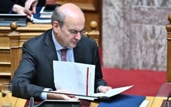 Χατζηδάκης: Συνεχίζουμε τη μάχη με το βαθύ κράτος