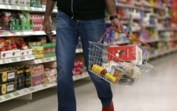 Τι ώρα κλείνουν σήμερα, Μεγάλο Σάββατο, τα σούπερ μάρκετ και τα μαγαζιά