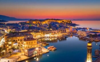 Τουρισμός: Με το Πάσχα ξεκινάει θετικά η σεζόν σε Κρήτη, Ρόδο και Σαντορίνη