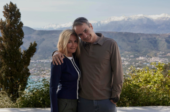 Μητσοτάκης: Ευχές για το Πάσχα από τα Χανιά