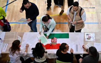 Ουγγαρία: Ήττα του Όρμπαν προβλέπει το «Poll of Polls» του Politico – Μεγάλη η συμμετοχή στις εκλογές