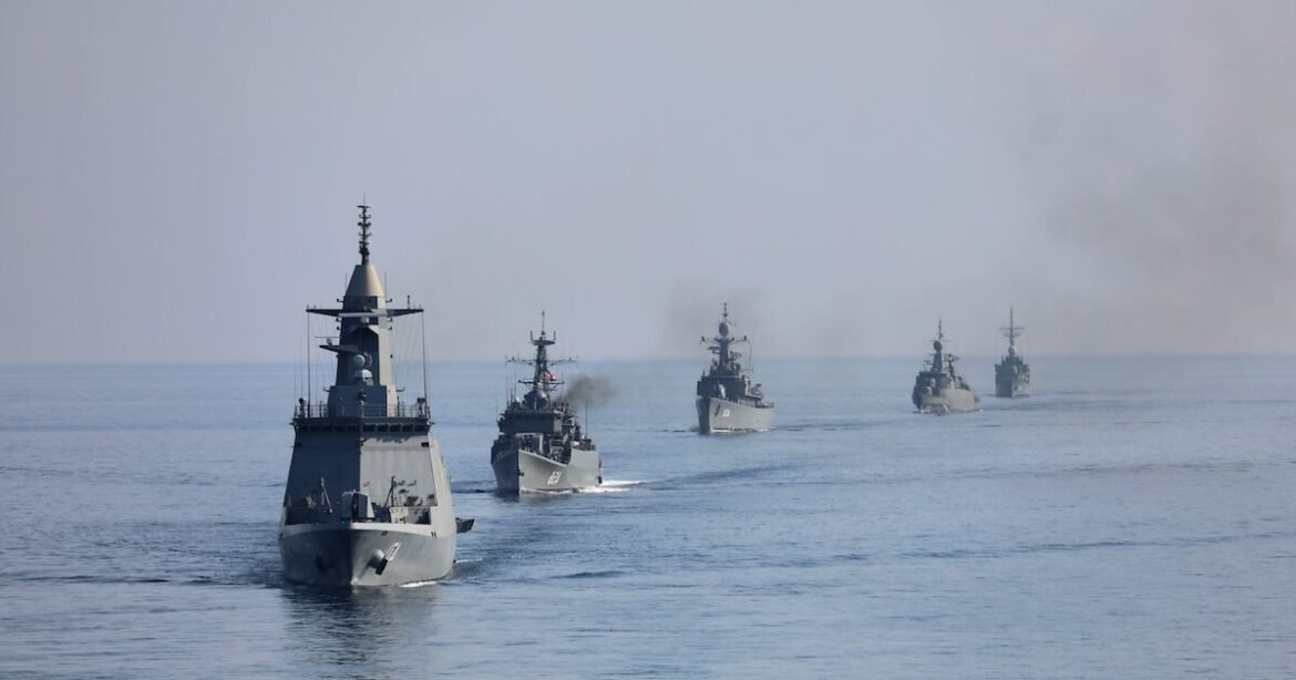 «Ναυμαχίες» στο Ορμούζ, πέρασαν 34 τάνκερ λέει ο Τραμπ – Axios: Πού διαφώνησαν ΗΠΑ και Ιράν για τα πυρηνικά