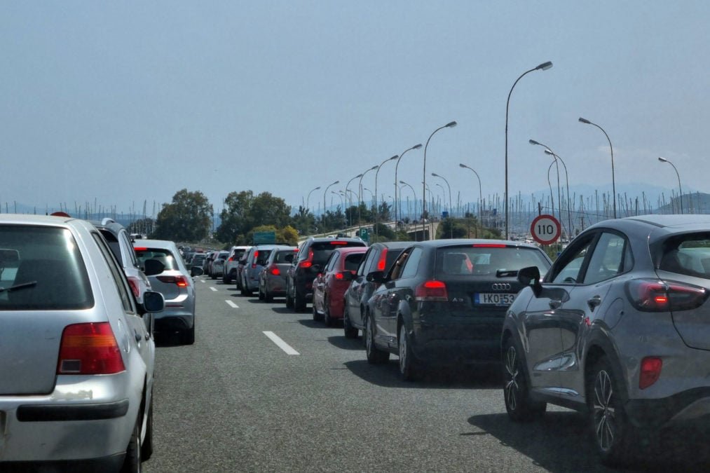 Επιστρέφει στην Αθήνα το δεύτερο κύμα των εκδρομέων του Πάσχα – Αυξημένη κίνηση στην Αθηνών – Κορίνθου